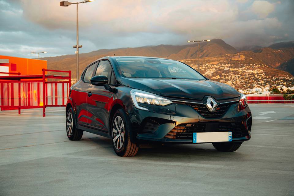 Black Renault Clio seen from the front on a car park roof