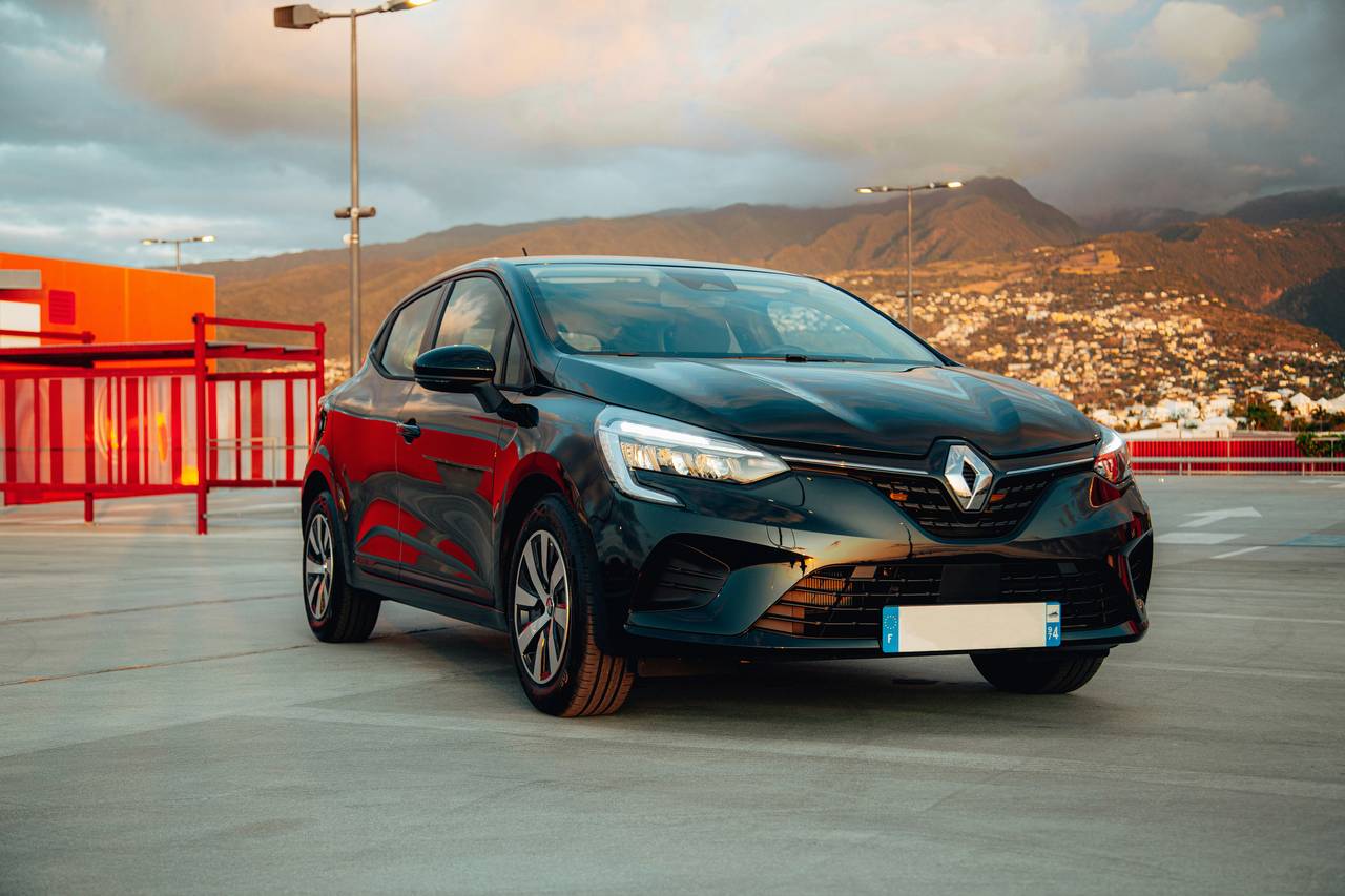 Black Renault Clio seen from the front on a car park roof